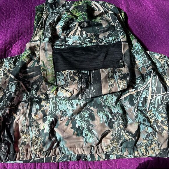 Wayne Carlton 2X hunting vest with build in back pack- many pockets ! - Picture 9 of 14